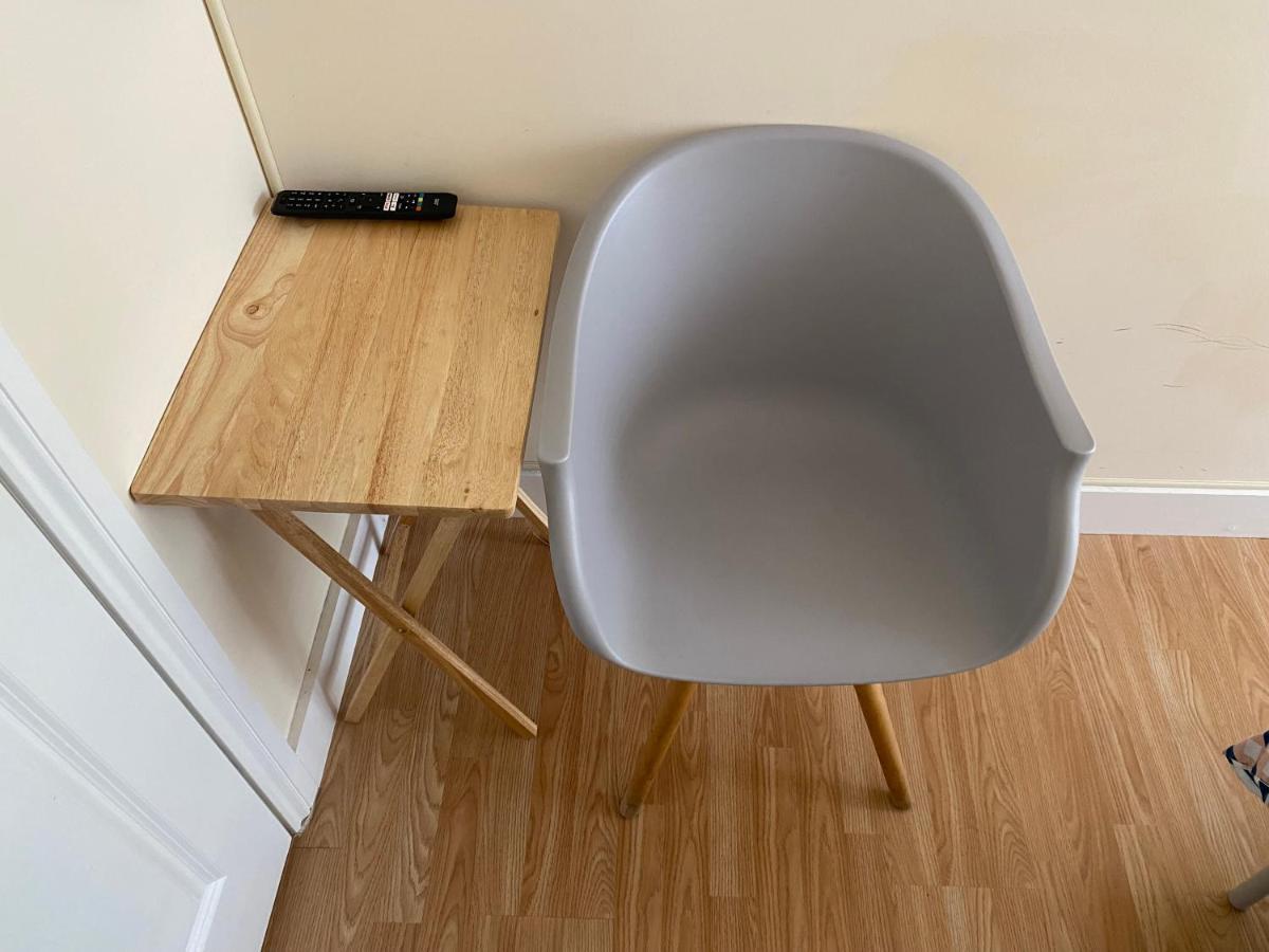 Single Room Only For One Adult 사우스올 외부 사진